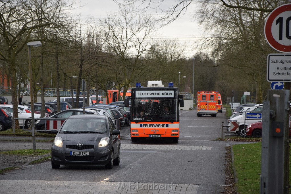 Einsatz BF Koeln Schule Burgwiesenstr Koeln Holweide P080.JPG - Miklos Laubert